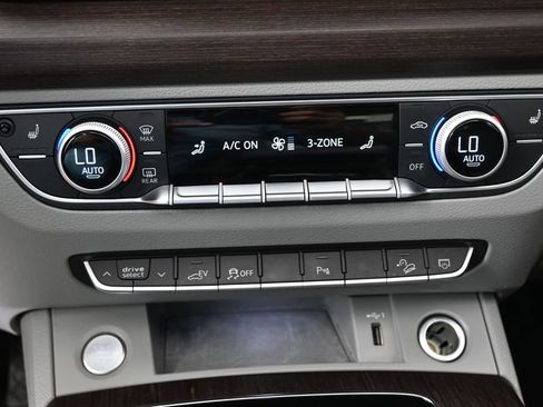 Used 2022 Audi Q5 e Premium w/ Convenience Package AWD/4WD image 32
