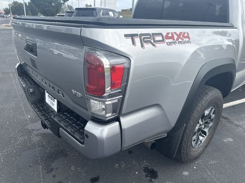Used 2021 Toyota Tacoma TRD Off-Road w/ TRD Premium Off Road Package AWD/4WD image 12