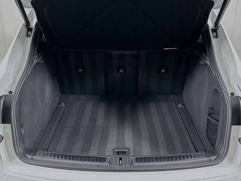 Certified 2025 Porsche Macan AWD/4WD image 27