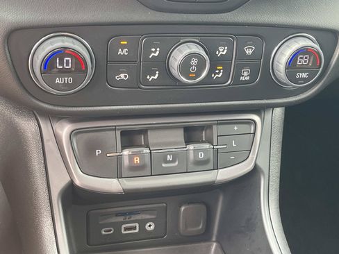 Used 2023 GMC Terrain AT4 AWD/4WD image 32