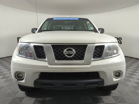 Used 2015 Nissan Frontier Desert Runner RWD image 3