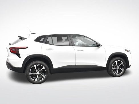 Used 2024 Chevrolet Trax RS FWD image 19