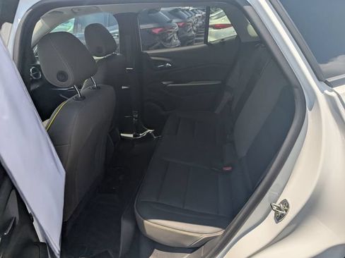 Used 2024 Chevrolet Trax ACTIV w/ Sunroof Package FWD image 9