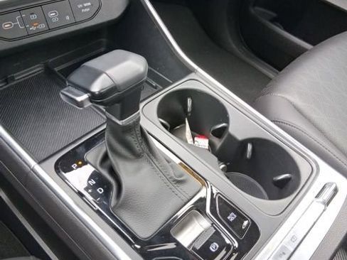 Used 2025 Kia Carnival SX FWD image 28