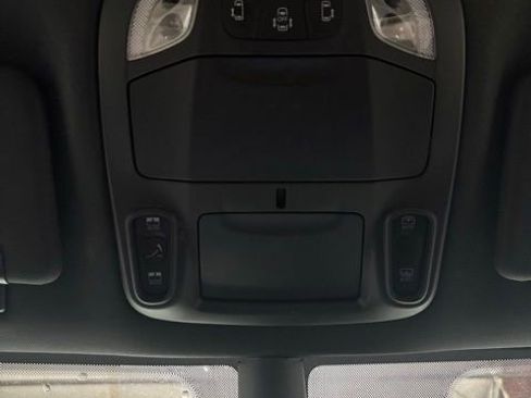 Certified 2025 Chrysler Pacifica Limited image 19