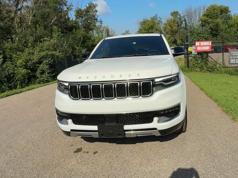 Used 2024 Jeep Wagoneer L Series III w/ Flexible Seating Group image 7