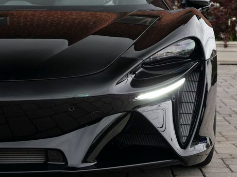 Used 2023 McLaren Artura RWD image 6