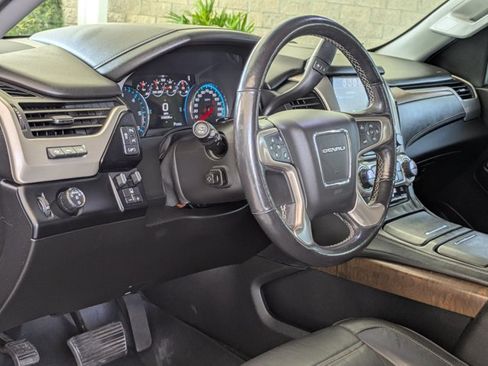 Used 2018 GMC Yukon Denali RWD image 3