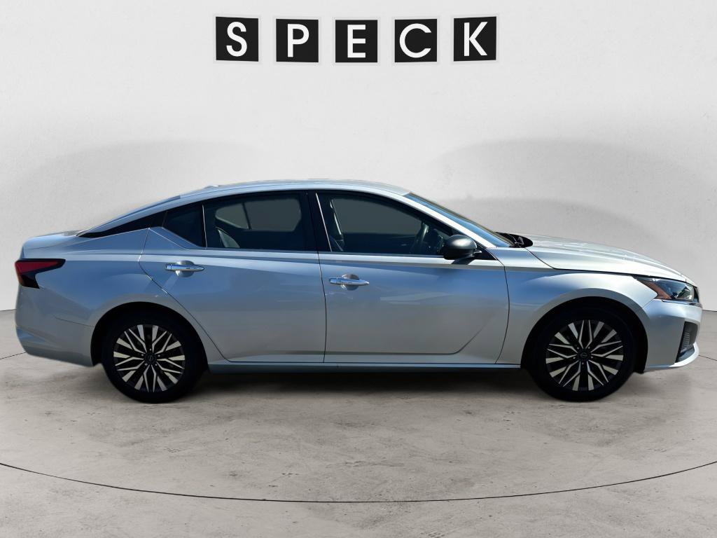 Used 2024 Nissan Altima 2.5 SV FWD image 6