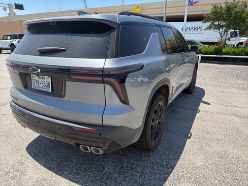 Used 2026 Chevrolet Traverse LT w/ Midnight/Sport Edition FWD image 4