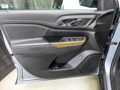 Used 2023 GMC Acadia SLE w/ Driver Convenience Package image 22