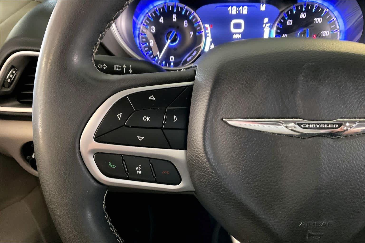 Used 2024 Chrysler Pacifica Touring-L FWD image 21