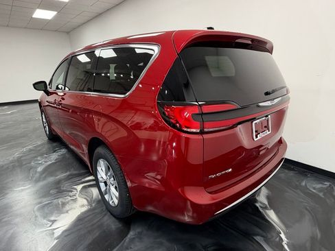 New 2026 Chrysler Pacifica Select AWD/4WD image 19