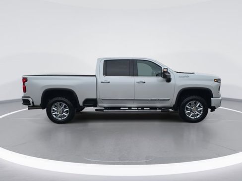 Used 2024 Chevrolet Silverado 2500 High Country w/ High Country Premium Package image 2