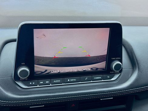 Used 2023 Nissan Rogue S image 10