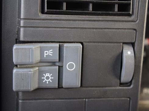 Used 1990 Chevrolet Silverado 1500 2WD Regular Cab image 18