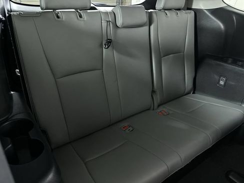 Used 2023 Toyota Highlander Platinum FWD image 28