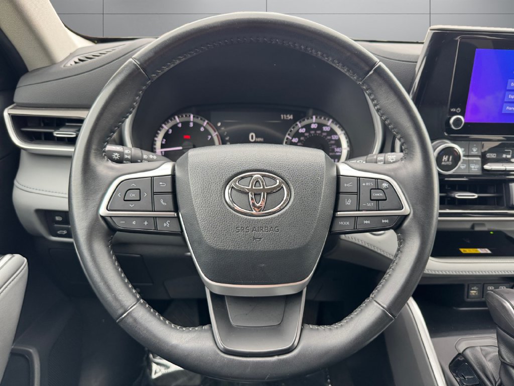 Used 2023 Toyota Highlander XLE AWD/4WD image 13