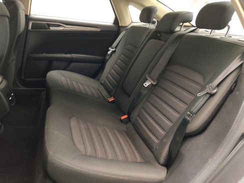 Used 2018 Ford Fusion SE w/ Fusion SE Technology Package FWD image 18