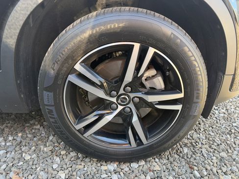 Certified 2023 Volvo XC40 B5 Plus w/ Climate Package image 7