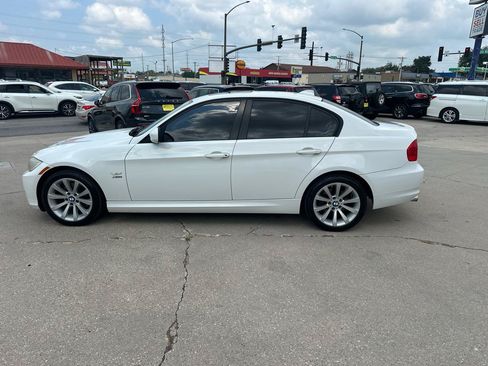 Used 2011 BMW 328i xDrive Sedan AWD/4WD image 6