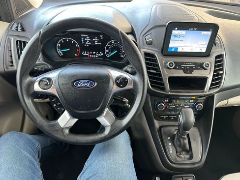 Used 2020 Ford Transit Connect XLT image 4