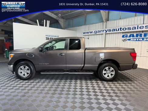 Used 2017 Nissan Titan SV AWD/4WD image 8