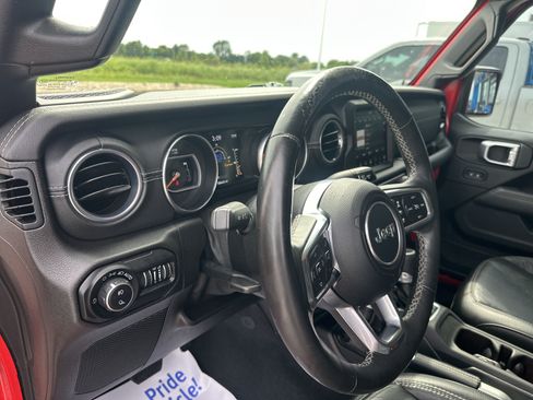 Used 2020 Jeep Gladiator Overland AWD/4WD image 12