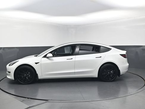 Used 2022 Tesla Model 3 RWD image 3
