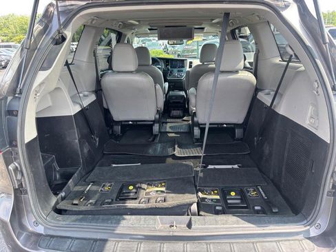 Used 2017 Toyota Sienna Limited Premium AWD/4WD image 7