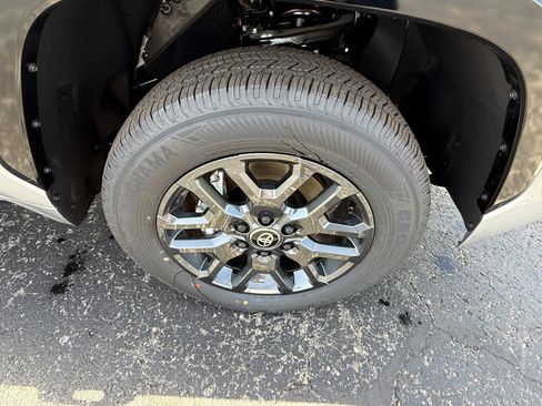 New 2026 Toyota Tundra Platinum AWD/4WD image 33