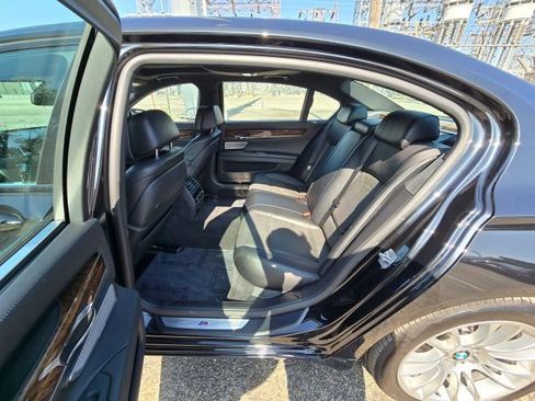 Used 2013 BMW 750Li xDrive AWD/4WD image 12