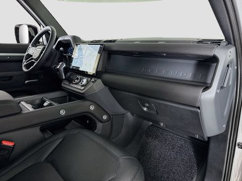 Used 2026 Land Rover Defender 110 X-Dynamic SE AWD/4WD image 13