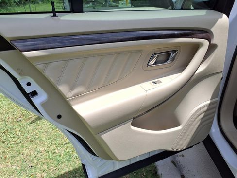 Used 2013 Ford Taurus Limited FWD image 7