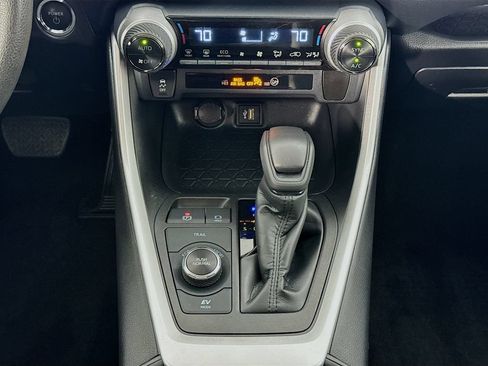 Used 2024 Toyota RAV4 AWD Hybrid image 37