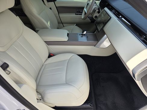 Certified 2025 Land Rover Range Rover Autobiography AWD/4WD image 3