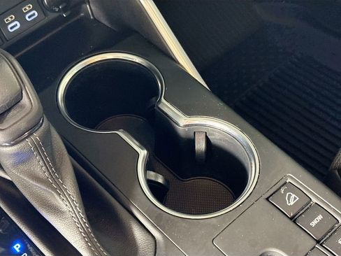 Used 2023 Toyota Highlander L image 15