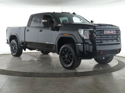Used 2025 GMC Sierra 2500 AT4 AWD/4WD image 2