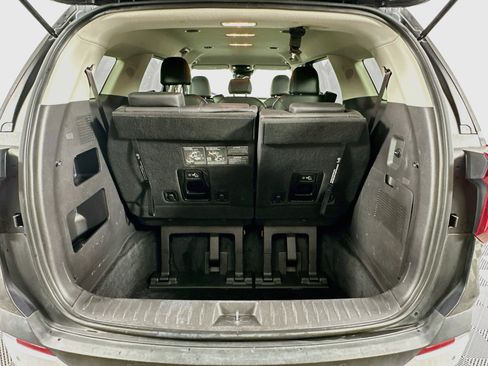 Used 2025 Kia Carnival FWD image 31