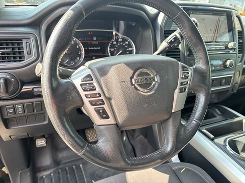Used 2022 Nissan Titan SV w/ SV Convenience Package RWD image 8