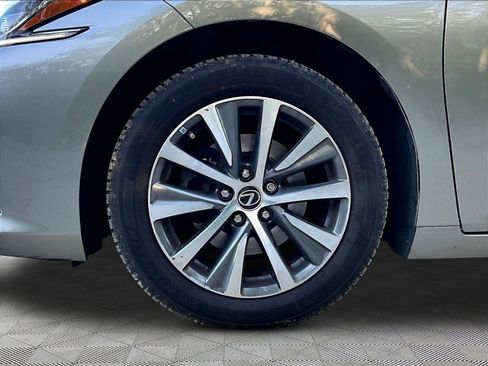 Used 2021 Lexus ES 300h w/ ES 300h Ultra Luxury Package FWD image 34