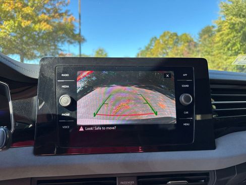 Used 2025 Volkswagen Jetta SE image 17