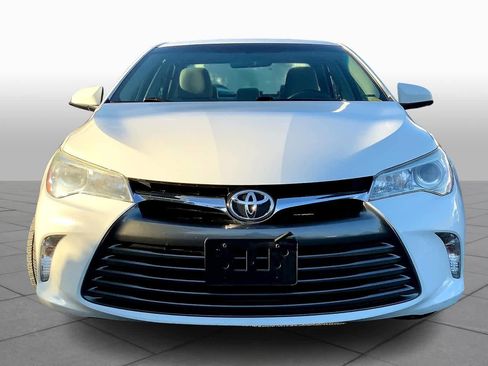 Used 2016 Toyota Camry LE image 4