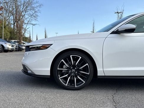 Used 2024 Honda Accord Touring image 6