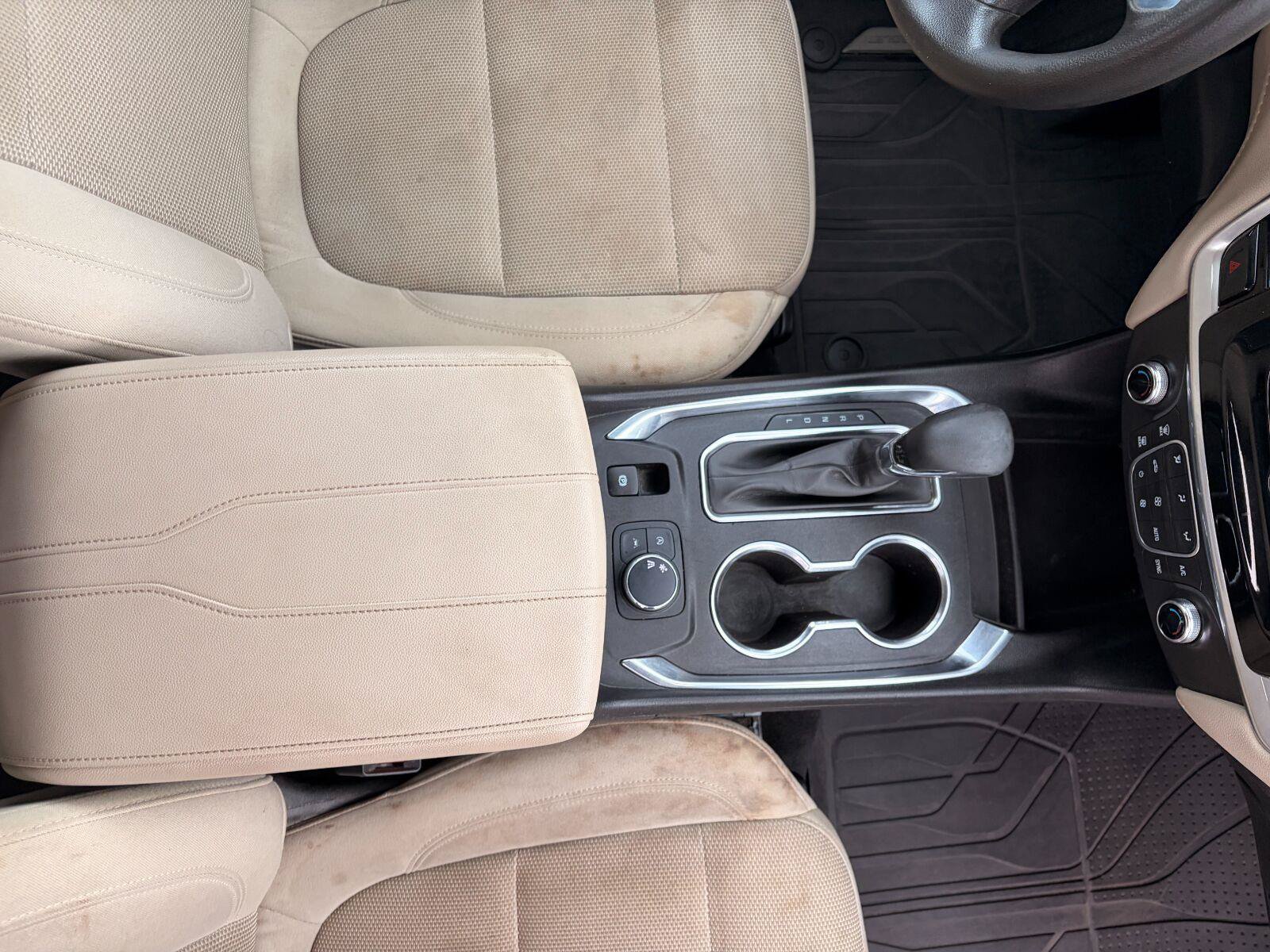 Used 2022 Chevrolet Traverse LS FWD image 21