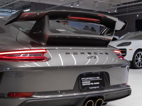 Certified 2018 Porsche 911 GT3 RWD image 32