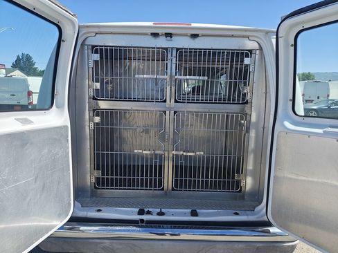 Used 2004 Ford E-250 and Econoline 250 RWD image 2