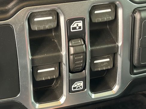 Used 2021 Jeep Gladiator Sport AWD/4WD image 28