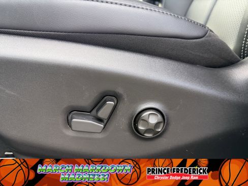 New 2026 Chrysler Pacifica Select image 11