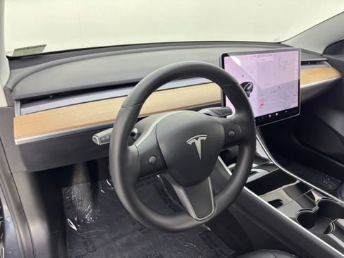 Used 2020 Tesla Model 3 Standard Range Plus image 14